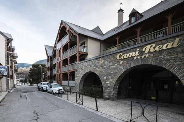 Appartements Avec Piscine Interieure Sauna Parking Etage 1 Au Centre Du Village Dans Residence Cami Real Saint-Lary-Soulan Exterior photo